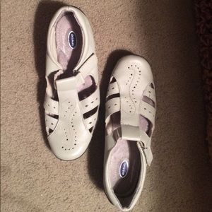 Dr. Scholl’s leather sage green sandals